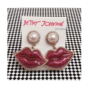 NWT Betsey Johnson💋PINK GLITTER LIPS Light Rose Gold Tone Glass Stones Earrings